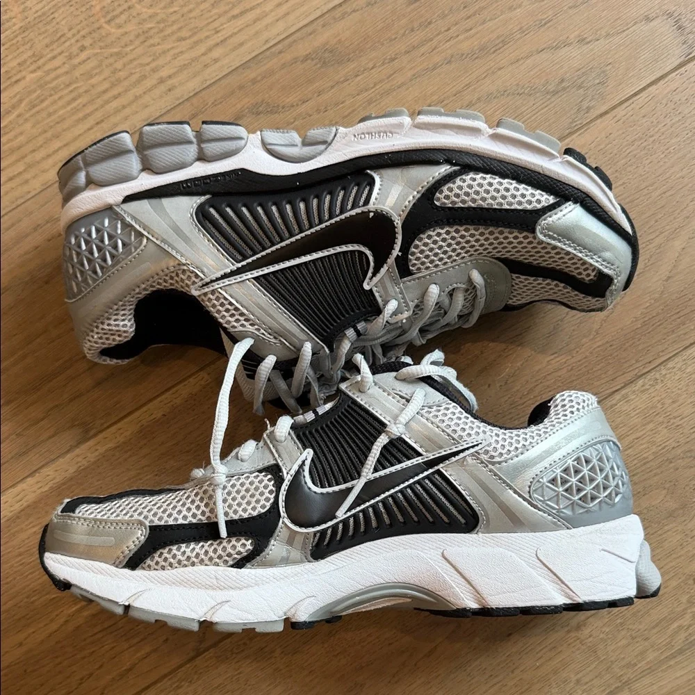 Nike Zoom Vomero 5 - Men’s size 8 - Picture 1 of 5